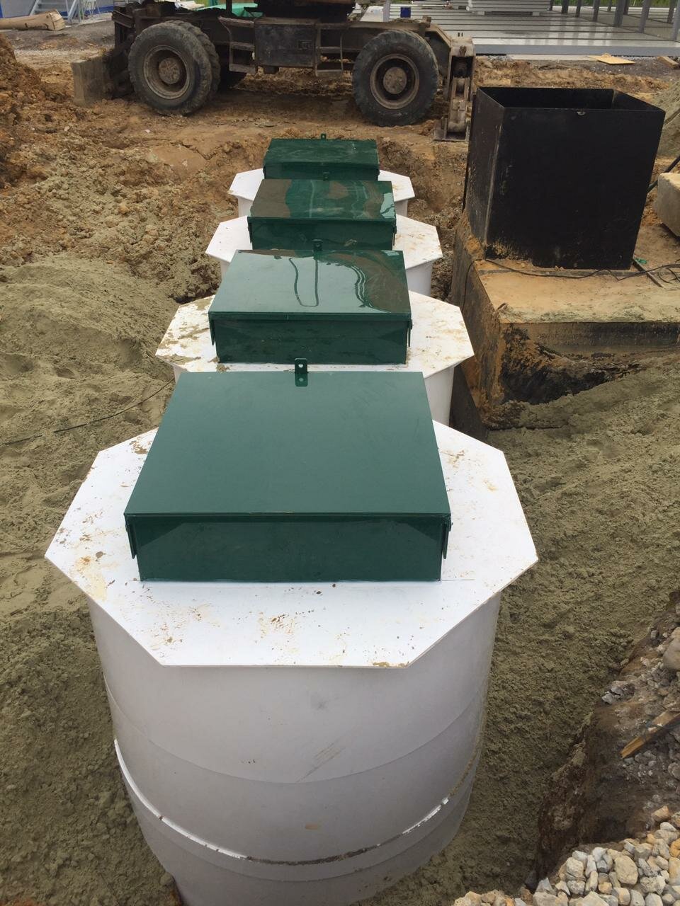 Установка нескольких септиков на объекте — профессиональный монтаж автономной канализации